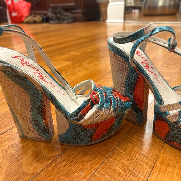 Alice and Olivia Snakeskin platform sandals 5/35 - Picture 2 of 3